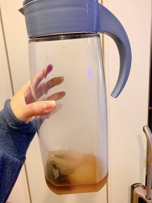 「法律で禁止にすべきでは？」　冷蔵庫から取り出した麦茶に共感が相次ぐ