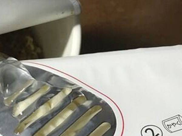 カップめんに注いだお湯を、捨てずに…　その後の展開に「一瞬理解できなかったけど笑った」