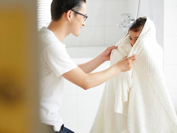 お風呂上がりの子供と話す父親　何度も口にしていた言葉に「素敵」「笑った」の声！