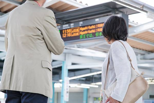 遅延でイライラする中、駅員が臨時アナウンス　その内容に「素晴らしい！」「まさにグッジョブ」