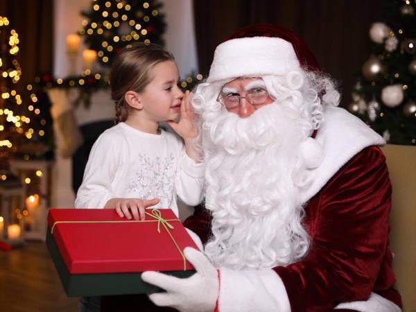 レストランでサンタクロースそっくりの男性に話しかけた女の子　すると男性は？