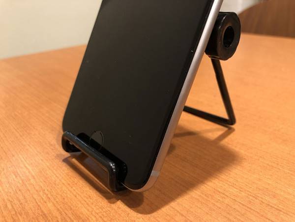 セリアのスマホスタンドおすすめ７選！　折りたたみ、アーム式などをご紹介