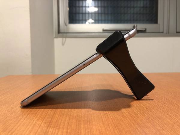 セリアのスマホスタンドおすすめ７選！　折りたたみ、アーム式などをご紹介
