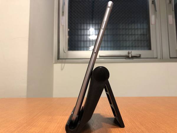 セリアのスマホスタンドおすすめ７選！　折りたたみ、アーム式などをご紹介