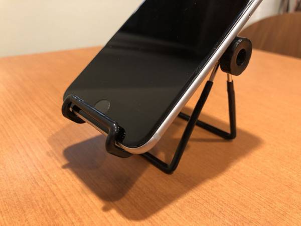 セリアのスマホスタンドおすすめ７選！　折りたたみ、アーム式などをご紹介
