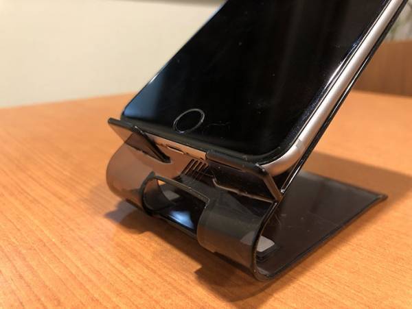 セリアのスマホスタンドおすすめ７選！　折りたたみ、アーム式などをご紹介