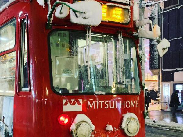 「もうソレにしか見えない…」　雪の日の『市電』がどう見ても？