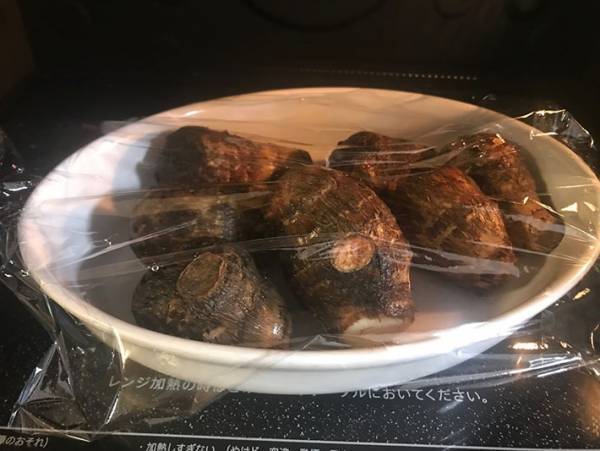 里芋の皮むきと下ゆでを一気に済ませる時短テクとは？