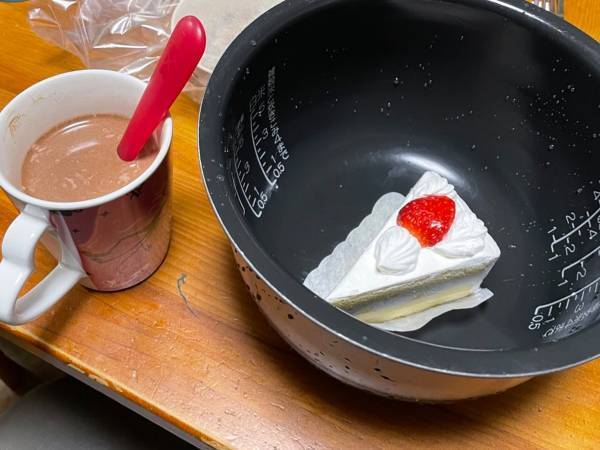 実家の母が、ケーキを『内釜』に…　その理由に「天才」「経験のなせる技」