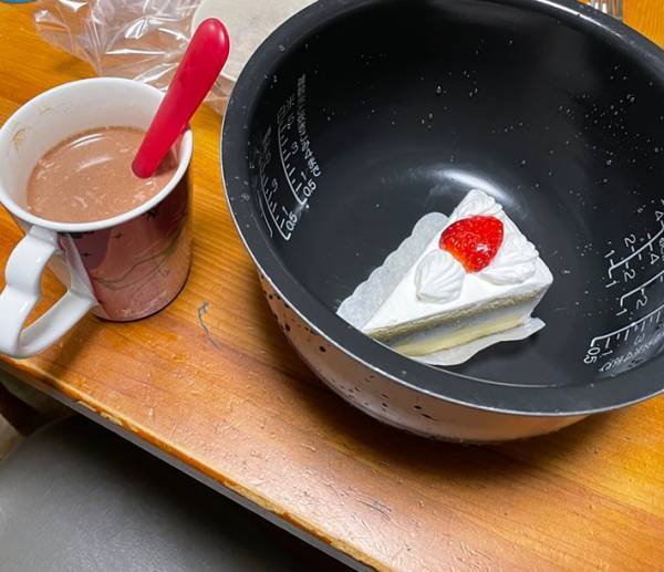 実家の母が、ケーキを『内釜』に…　その理由に「天才」「経験のなせる技」