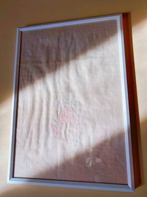 母親のアイディアが素敵！　生まれたばかりの赤ちゃんの手形を…？