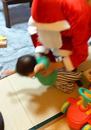 １歳息子が、サンタを怖がり…？　夫の言葉に爆笑