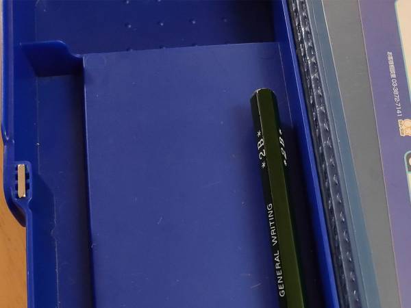 学校行く直前、息子の筆箱をチェックすると…？　「既視感」「あるある」