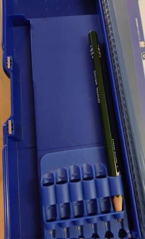 学校行く直前、息子の筆箱をチェックすると…？　「既視感」「あるある」