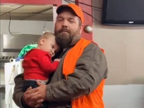 母親も感動　見知らぬ男性に駆け寄った男の子　続く展開に２００万『いいね』