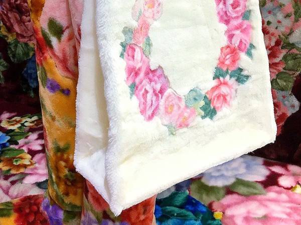 紙袋かと思いきや？　作品に「懐かしい」の声が続出