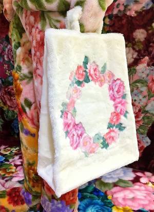 紙袋かと思いきや？　作品に「懐かしい」の声が続出