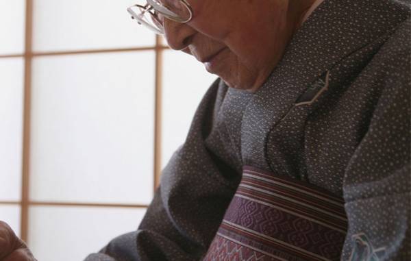 「聞き入ってしまった」「心に深く沁み渡る」　ある『朗読動画』に、１万人が感動