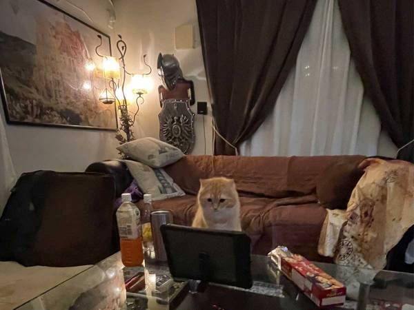 自宅で飲み会をしていた男性　トイレ休憩後の展開に、笑いがこみ上げる