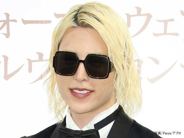 ROLANDが大晦日に公開した『１枚』に、吹き出す人が続出　「さすが」「似合いすぎ」