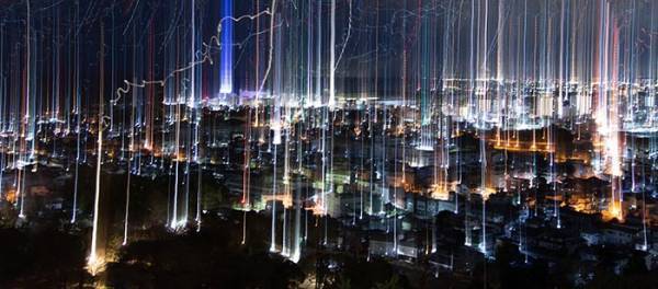 夜景の撮影中、三脚を倒してしまった結果…！？　奇跡の１枚に「街消滅の瞬間か？」「爆笑した」