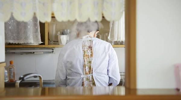 ファミマ『お母さん食堂』に「性差別」の声　ネットで議論に