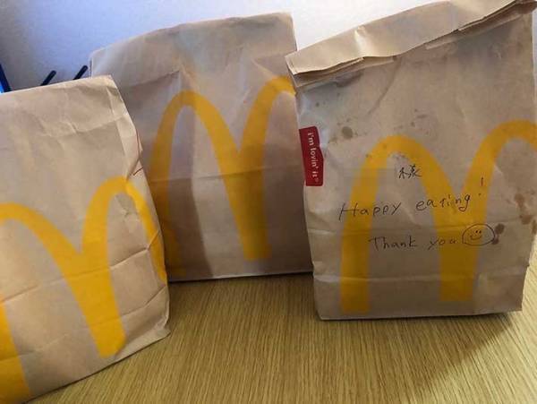 マックの『スマイル』をデリバリーで注文したら…　斜め上の結果に！