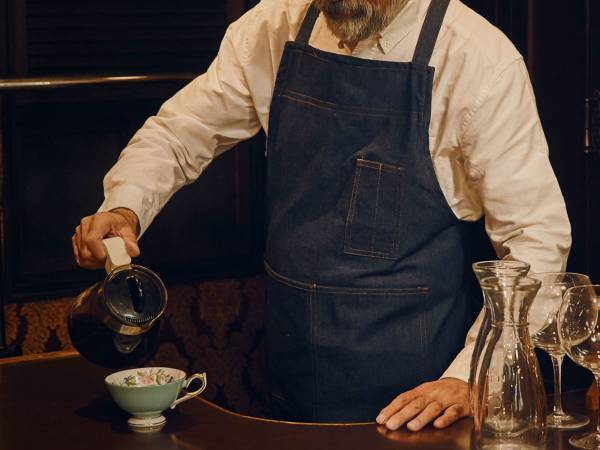 「注文しなくていいから…」　寒空の下で待ち合わせする女性を店に招き？