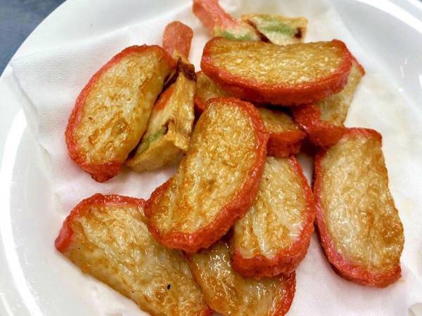 余ったカマボコをゴマ油で…　『悪魔のおつまみ』に箸が止まらない