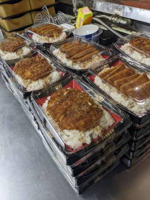 立ち往生のドライバーにカツ丼の店主が無料で？　その行動に称賛の声が相次ぐ