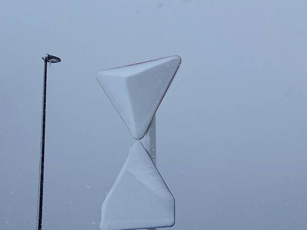 珍しい雪の積もり方に、１６万人が感動　「初めて見た」「これはすごい」