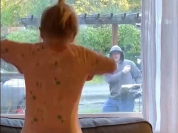 毎朝、３歳の女の子とダンスをする郵便配達員　動画が話題になった結果…？