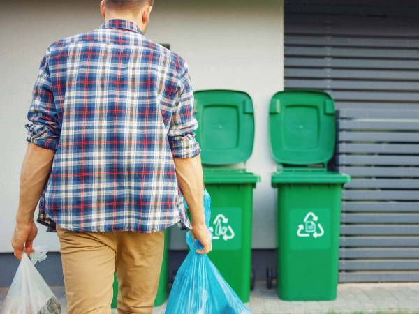 ゴミを出していた男性　すると『黒い何か』が全力疾走で向かってきて？　「大笑いした」