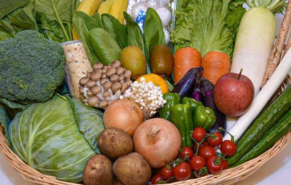 新しい買い物の形で生産者を応援　ドライブスルーで新鮮野菜をゲット