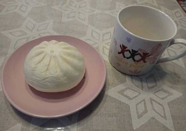 「試してみる」「知らなかった」マグカップの上に『肉まん』をのせると…？