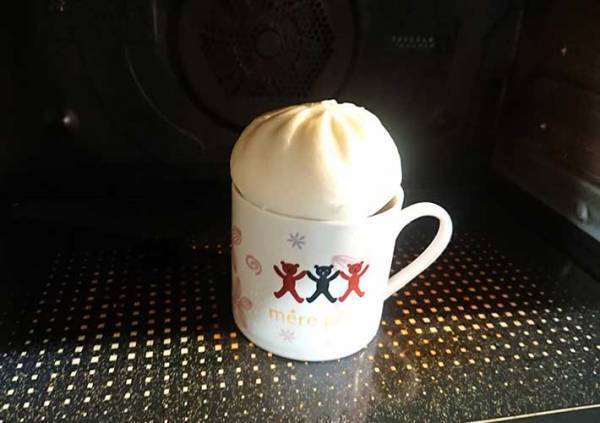 「試してみる」「知らなかった」マグカップの上に『肉まん』をのせると…？