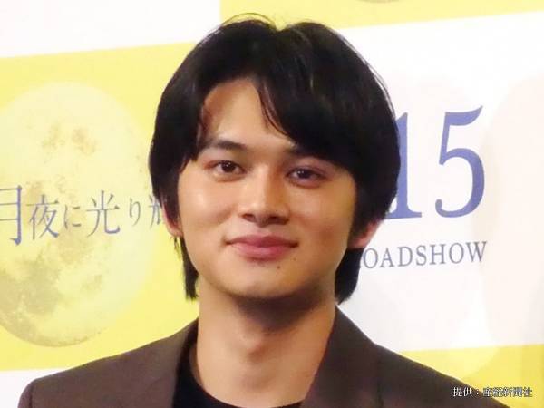 北村匠海、両親から『育児満了のお知らせ』が届き…？　黒柳徹子が代読し感動の声