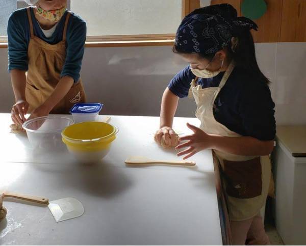 ピザ店、手作りキットを無料配布へ　その理由とは？