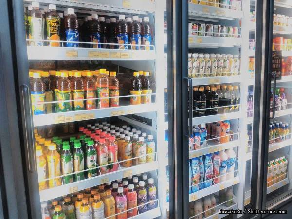 コンビニで飲み物を買おうとした男性、店主からの『貼り紙』に反響