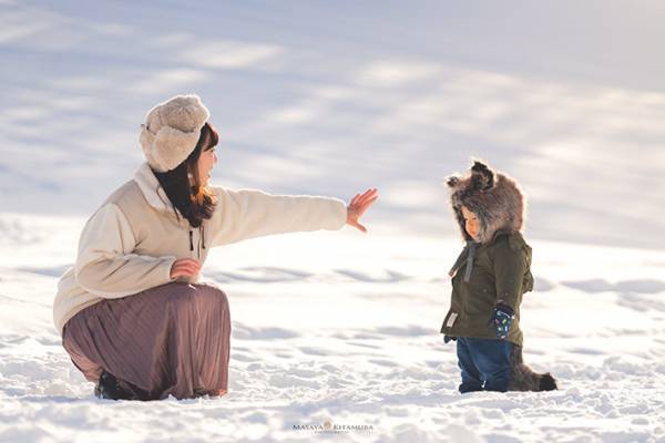 「愛おしすぎる」「ニヤニヤが止まらない」　転んでしまった息子に手を差し伸べ…？