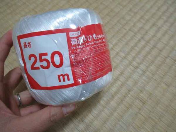 まだビニール紐使ってるの？ダンボールはコレでまとめるのがおすすめ