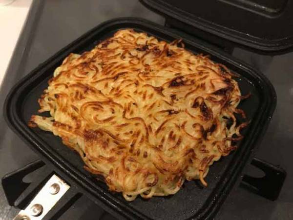 ホットサンドでこんな料理もできるなんて！お手軽簡単かたやきそば