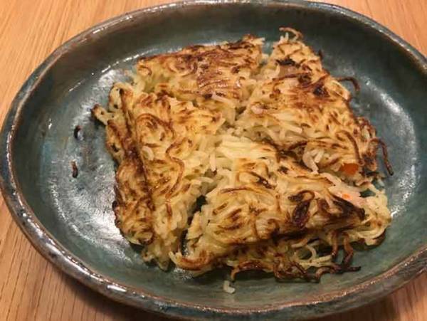 ホットサンドでこんな料理もできるなんて！お手軽簡単かたやきそば