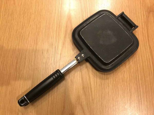 「えっ、こんなこともできるの？」ホットサンドメーカーでトンカツクッキング