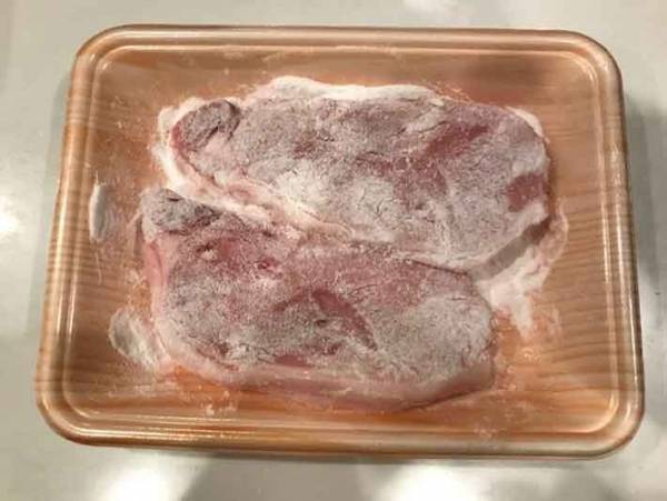 「えっ、こんなこともできるの？」ホットサンドメーカーでトンカツクッキング