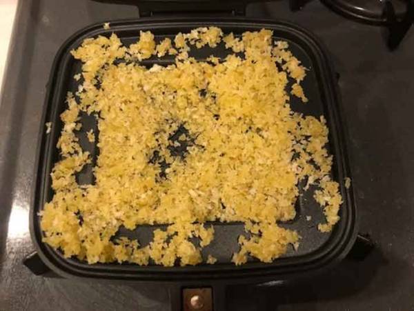 「えっ、こんなこともできるの？」ホットサンドメーカーでトンカツクッキング