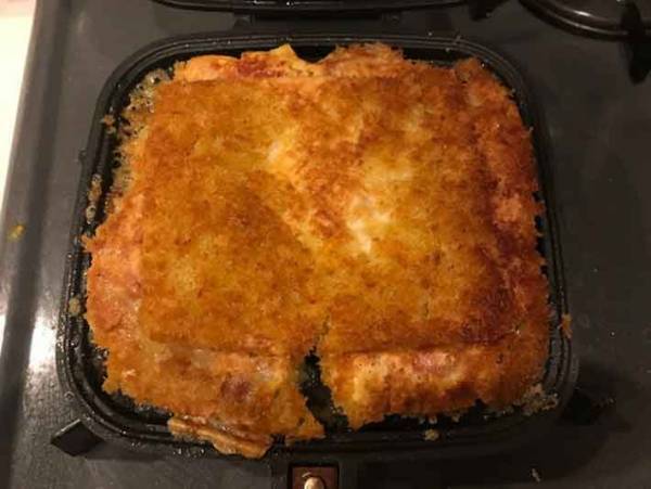 「えっ、こんなこともできるの？」ホットサンドメーカーでトンカツクッキング