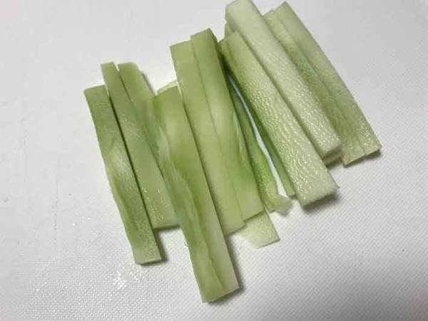 目から鱗！知ってトクするブロッコリーの崩れない切り方とは！？