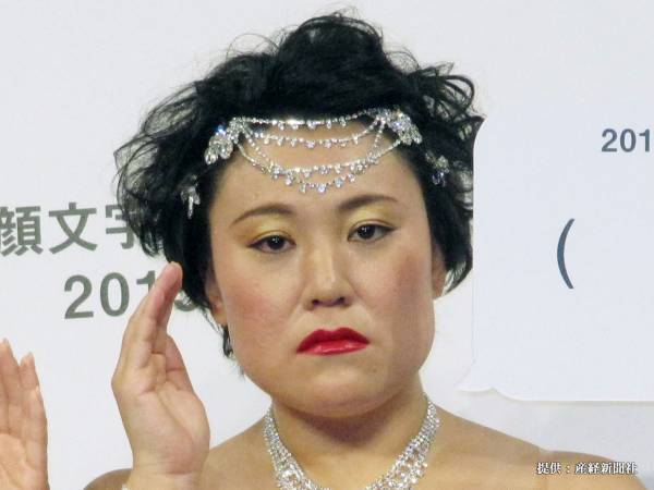 白菜を切ったら包丁が…　バービーの投稿した１枚にゾッ！　「まるで火サス」