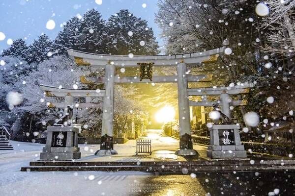 雪が舞う三峯神社　神秘的で美しい、４枚の写真がこちらです